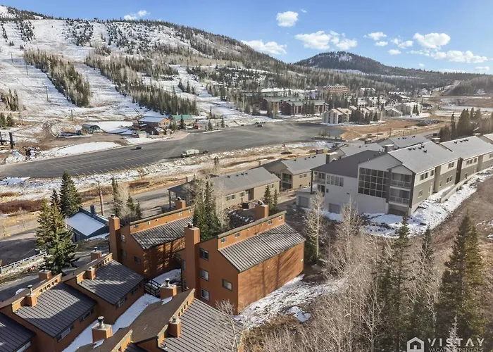 Ski Hill Views And Cozy Fireplace In Brianhead