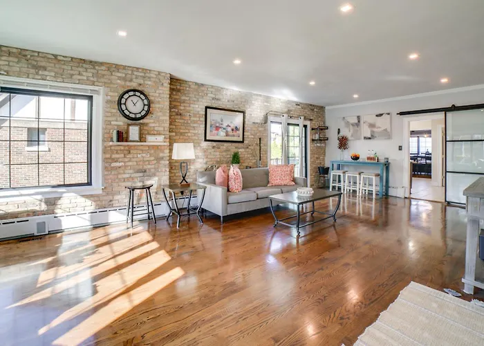 Pet Friendly! Near Casinos & Lake Michigan Beaches
