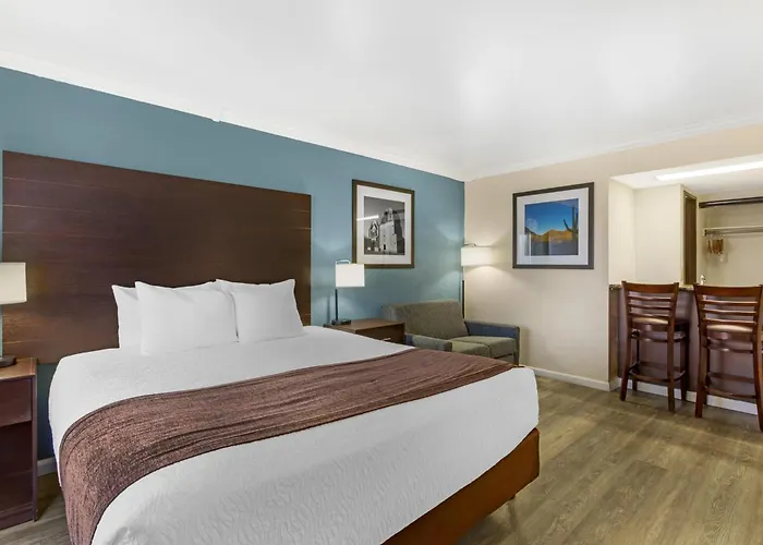 Best Western Innsuites Tucson Foothills Hotel & Suites