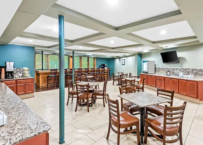 Quality Inn West Des Moines I-80 & I-235