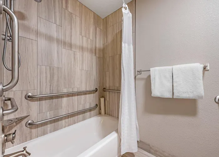 Elizabeth Oceanfront Suites, An Ascend Collection Hotel