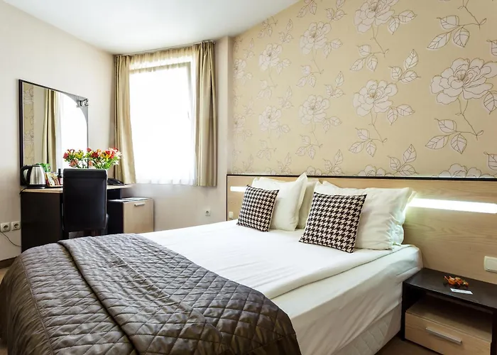 City Avenue Hotel