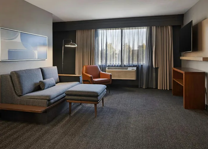 Courtyard By Marriott Sacramento Midtown
