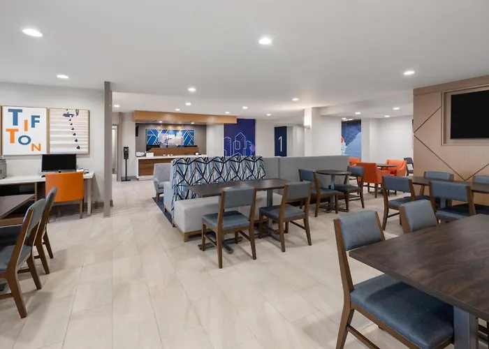 Holiday Inn Express Tifton By Ihg