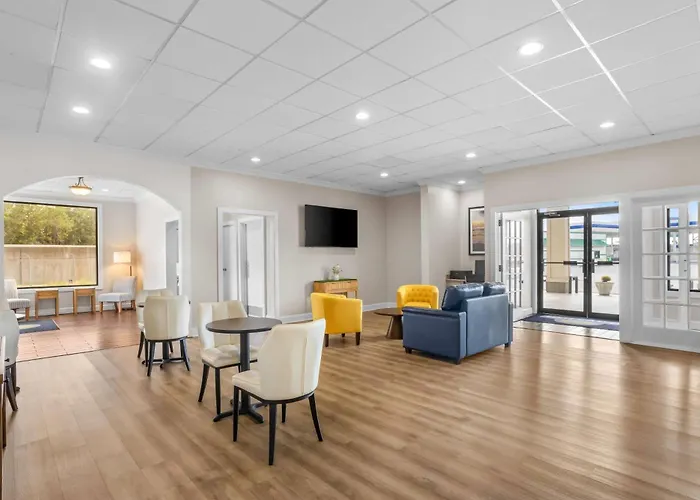 Days Inn By Wyndham Adel I-75
