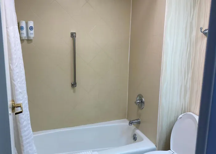 Comfort Inn & Suites Newark - Wilmington
