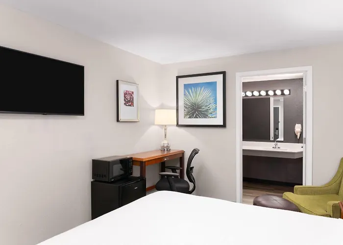Basecamp Puyallup A Travelodge By Wyndham