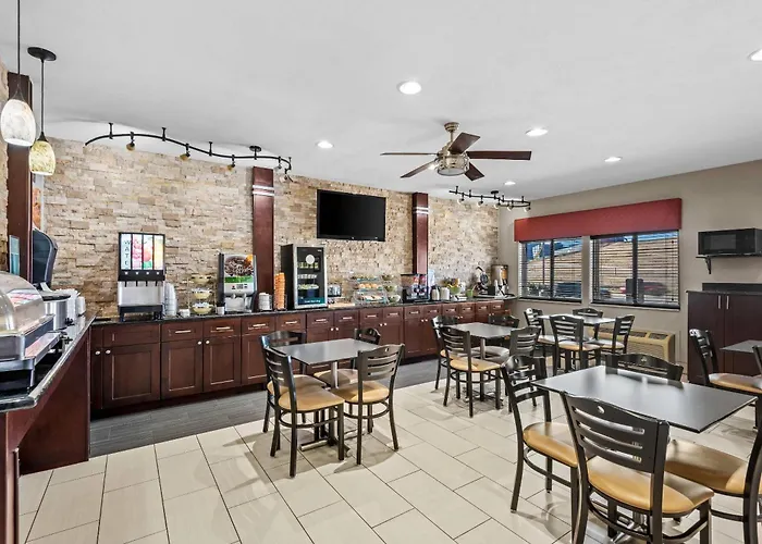 Quality Inn & Suites Des Moines Airport