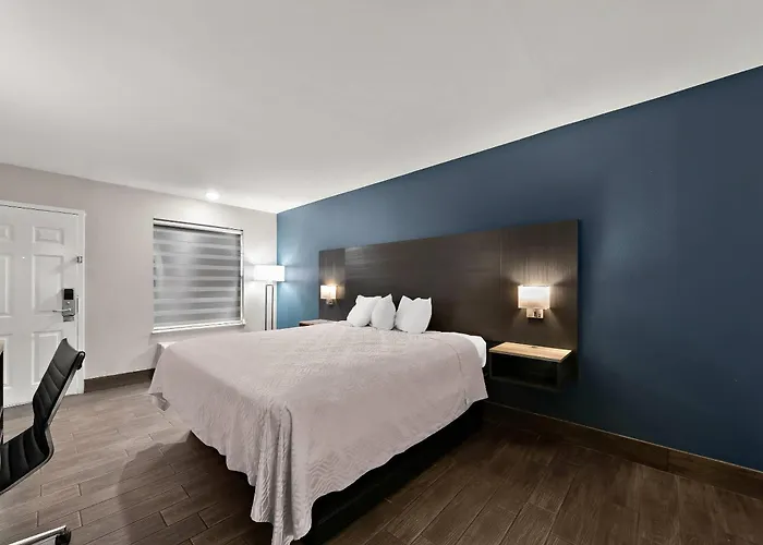Econo Lodge Inn & Suites Laredo - Nuevo Laredo