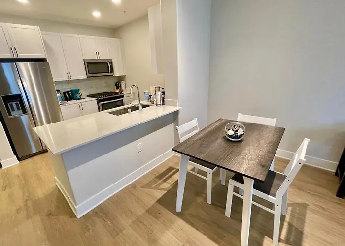 Miracle Mile Apartments