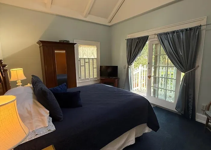 Shaw House Inn