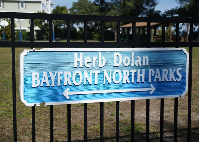 Anna Maria Island Tree House Pet Friendly!