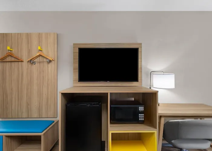 Days Inn By Wyndham Charleston Wv
