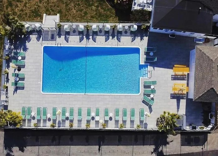 Rye Motor Inn - Oceanfront, Walk To Beach (Adults Only)