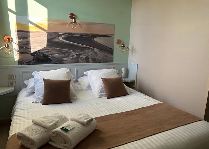 Logis Hotel- Restaurant Le Relais Guillaume De Normandy-Parking Gratuit--Vue Baie Terrasse-Calme-Bornes Electrique-Local Velos Securise-Acces Chambres Sans Acsenceur