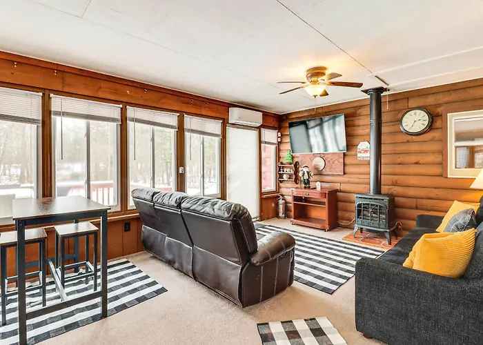 Hike + Ski: Log Cabin In East Stroudsburg!