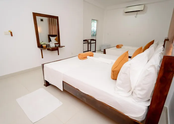 Scenery River Star Hotel