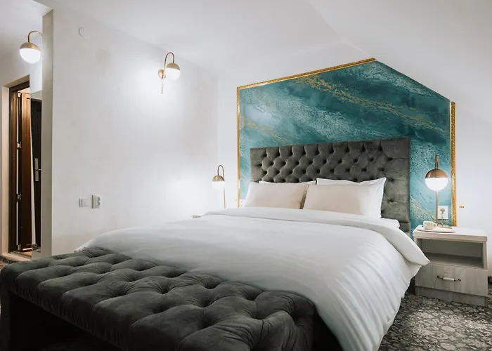 Suru Hotel & Restaurant