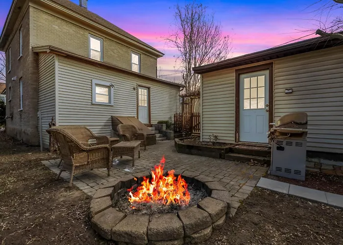 Broadway Cottage - Town, Hot Tub, Fire Pit, Grill, Wifi, Family Friendly, Pet Friendly