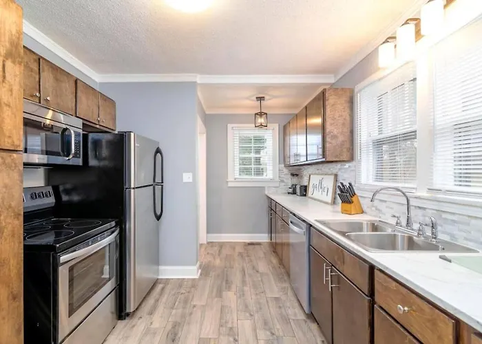 3Br Bristol Retreat - 2 Blocks From State Street