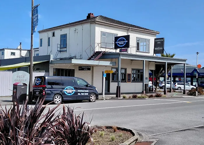 Cosmopolitan Hotel, Pub, Restaurant And Gaming Room, Opposite The Bus Stop