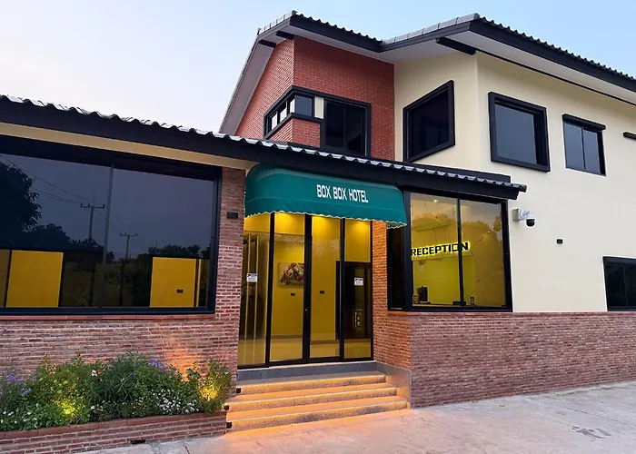 Box Box Hotel And Sports Restaurant