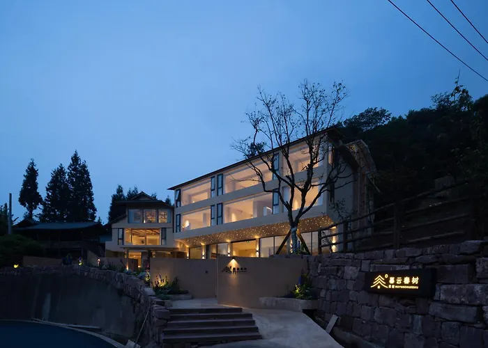 Twilight Cloud Spring Tree Private Hot Spring Homestay Bifengxia Panda Base Store
