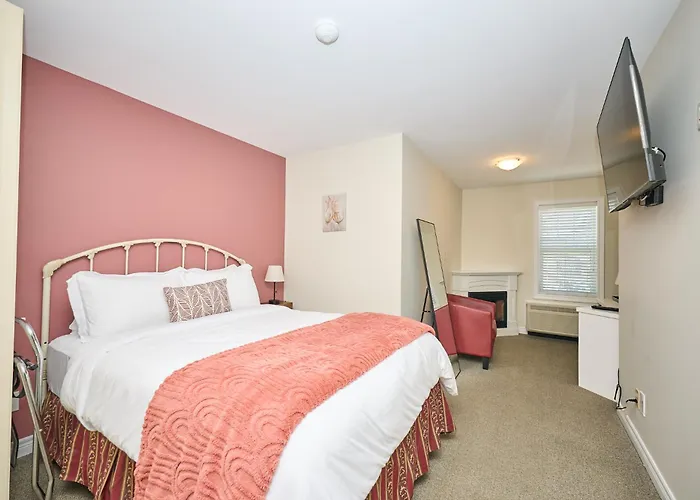 Nine Vines Hotel