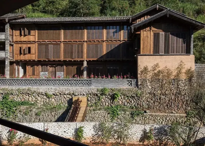 Tsingpu Tulou Retreat 青普文化行馆 南靖土楼店