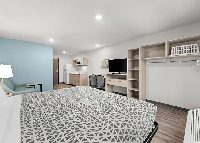 Woodspring Suites Wilmington Riverfront