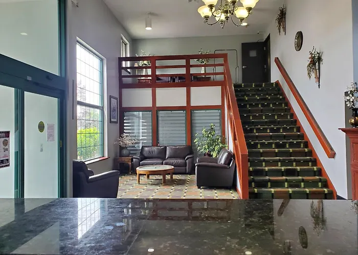 River Hill Inn & Suites
