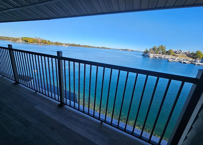 Capt Thomson'S Resort