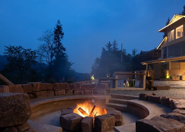 Twilight Cloud Spring Tree Private Hot Spring Homestay Bifengxia Panda Base Store