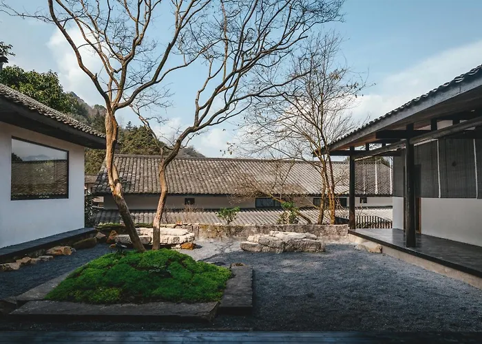 Alan Forest Stream Vacation Homestay, Mount Emei