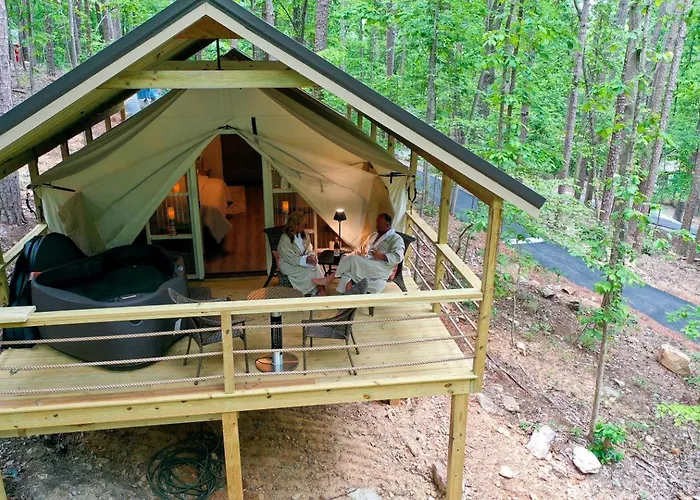 Lovely Glamping Tent With Amazing Equipped Indoor And Outdoor In Alabama