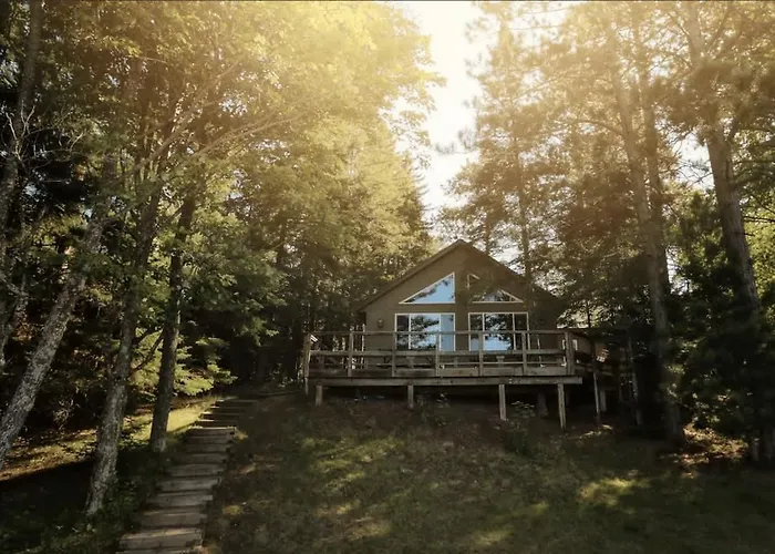 Chain Lake Retreat Holiday Home