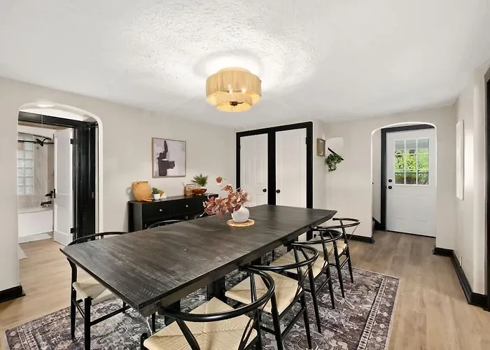 Modernized Historical Home In Downtown Medina With Hot Tub