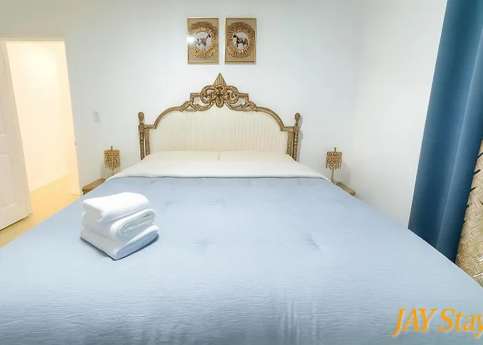 Newly Renovated, Warm Home With 4 Bedrooms, 14 Miles From Disney