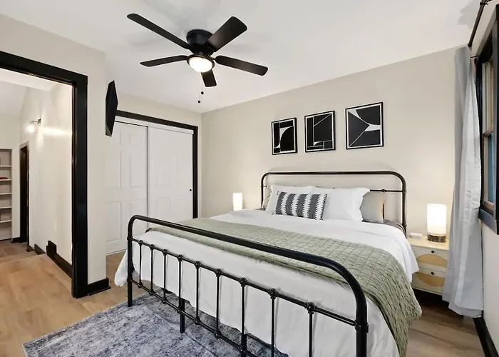 Modernized Historical Home In Downtown Medina With Hot Tub
