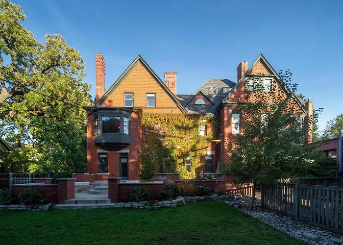 The New Victorian Mansion Bed & Breakfast