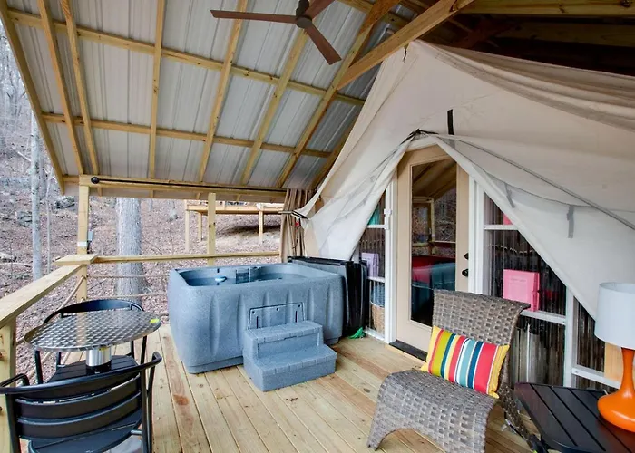 Lovely Glamping Tent With Amazing Equipped Indoor And Outdoor In Alabama