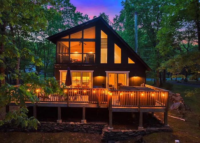 Lakefront, Hot Tub, Fishing, Pets, Dock
