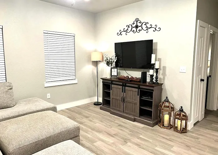 Mins To Granbury Med Ctr, Mins To Lake, Firepit, Stunning Modern Kitchen