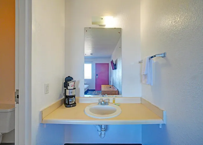 Motel 10