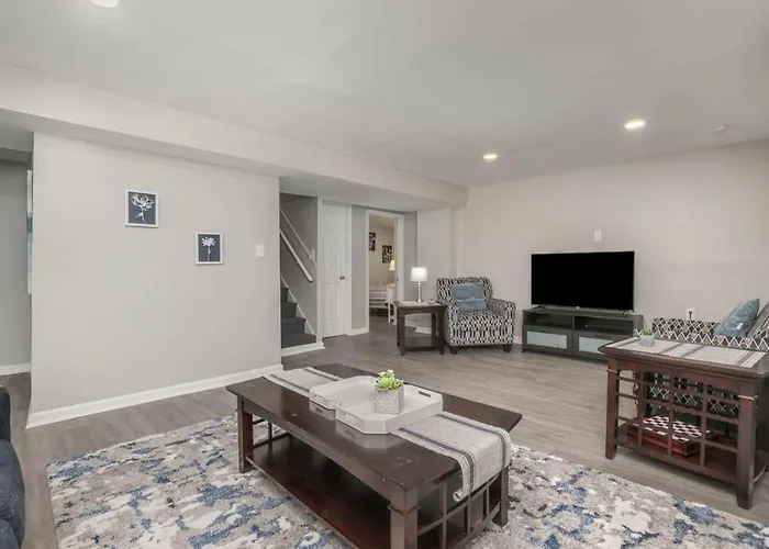 Ashwood Arbor 6 Bed 3 Bath Sleeps 13