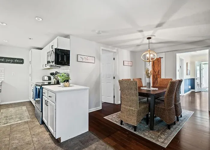 Family Fun: Comfy Home, 10 Min To Cedar Point Fun!