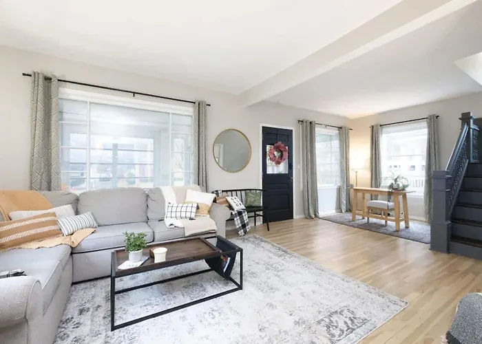 Walk To Highland Square, Sleeps 8