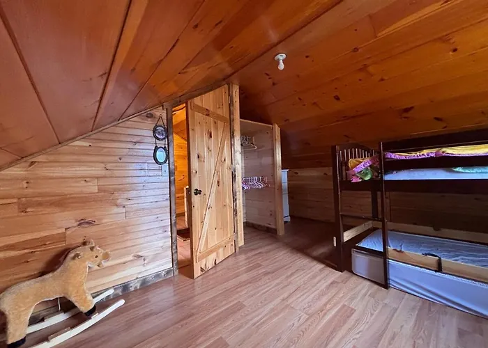 Cute 3 Bedroom Cabin On A Farm