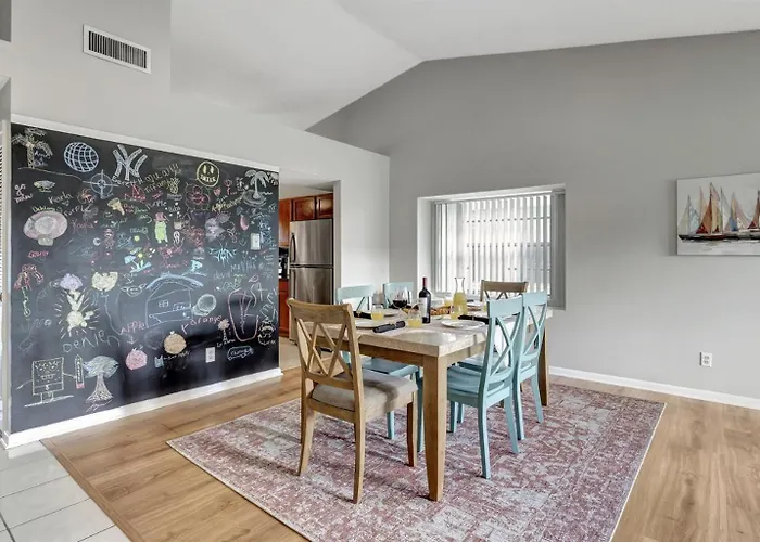Stunning Heated Pool House For 10 In Brandon, Fl