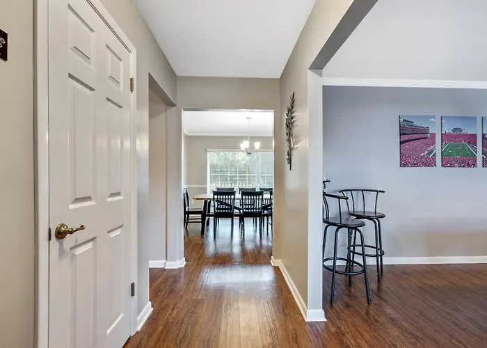 Exquisite Retreat With Heated Pool For 14 Guests, Pool Table Paradise!